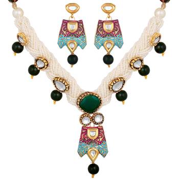 Stylish Designer Princess Style Gold Plated Kundan Necklace Set For Women 2