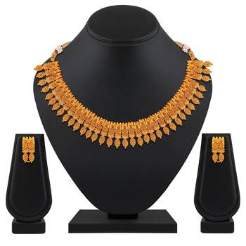 Traditional Wedding Stuning Designer Choker Style Gold Plated Brass Necklace Set For Women 1