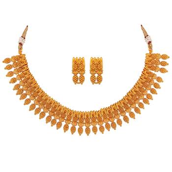Traditional Wedding Stuning Designer Choker Style Gold Plated Brass Necklace Set For Women 2