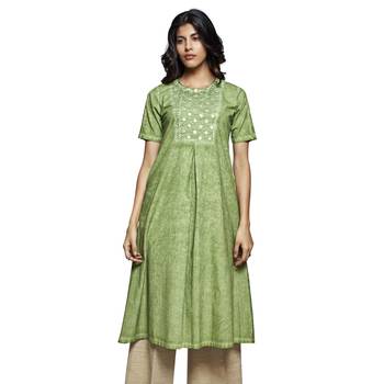 Women's Solid Green Cotton Half Sleeved Embellished Anarkali Kurti 1