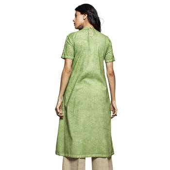Women's Solid Green Cotton Half Sleeved Embellished Anarkali Kurti 2