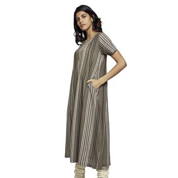 Women's Oak Cotton Stripes Printed Half Sleeved Kurti 3