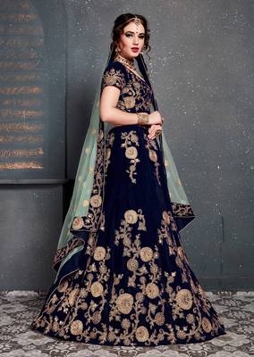 dark blue zari embroidered wedding bridal velvet lehenga set choli with dupatta with dupatta 3