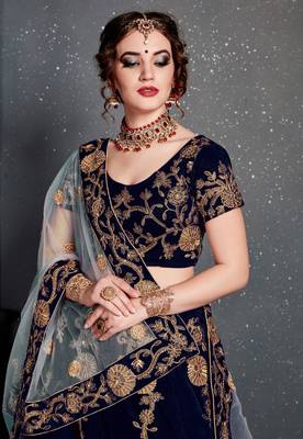 dark blue zari embroidered wedding bridal velvet lehenga set choli with dupatta with dupatta 4