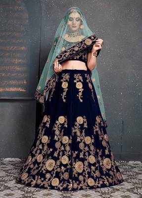 dark blue zari embroidered wedding bridal velvet lehenga set choli with dupatta with dupatta 5