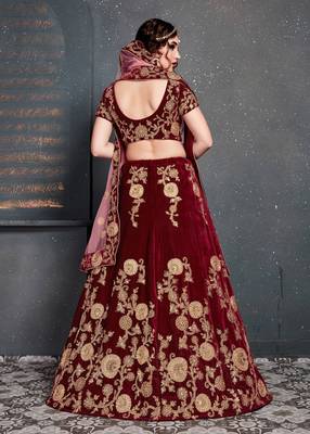 Engrossing Maroon Zari Embroidered Wedding Bridal Velvet Lehenga Choli With Dupatta 2