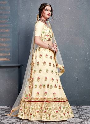  cream embroidered wedding lehenga set choli with dupatta with dupatta 3