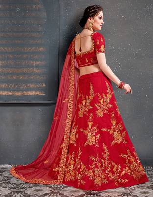 red embroidered wedding lehenga set choli with dupatta with dupatta 2
