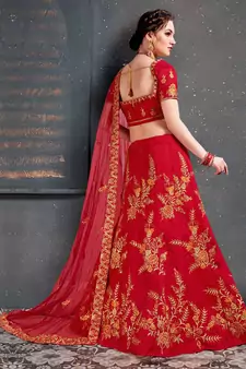 red embroidered wedding lehenga set choli with dupatta with dupatta