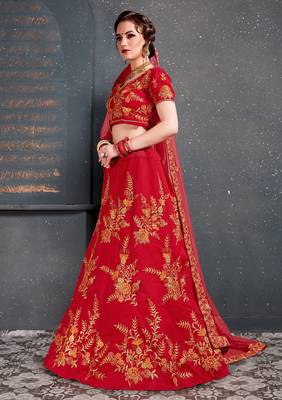 red embroidered wedding lehenga set choli with dupatta with dupatta 3