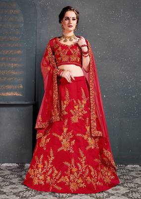 red embroidered wedding lehenga set choli with dupatta with dupatta 4