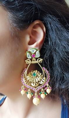 Gold earrings 1