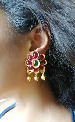 Gold earrings 1