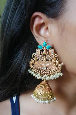 Gold earrings 1