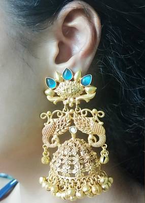 Gold earrings 1