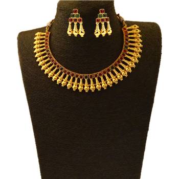 U Shape Ruby Green Colour Squared Shaped Pearl Necklace Set with Matching Earrings Set 1