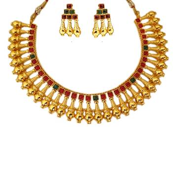 U Shape Ruby Green Colour Squared Shaped Pearl Necklace Set with Matching Earrings Set 2
