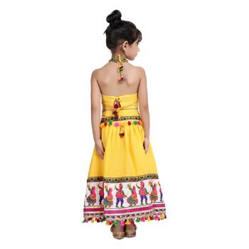 Yellow White Dandiya Border Plain Chaniya Choli 3