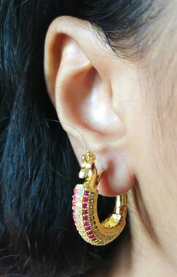 Gold earrings 1