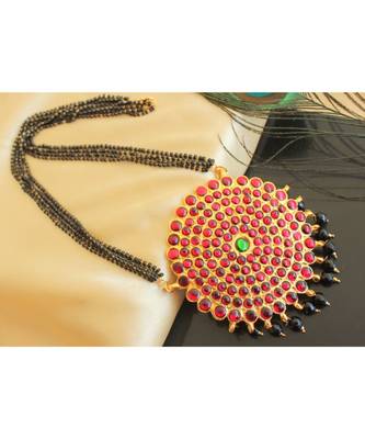 Beautiful Kemp Green Big Pendant Mangalsutra 1