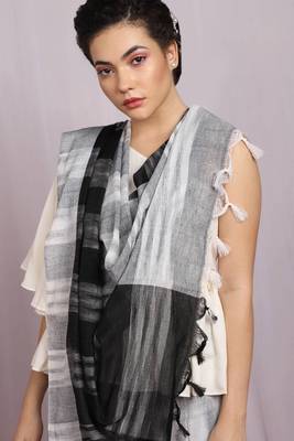grey handwoven Ikat Saree With Blouse 3
