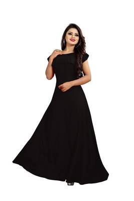 black plain crepe stitched party wear gown 1