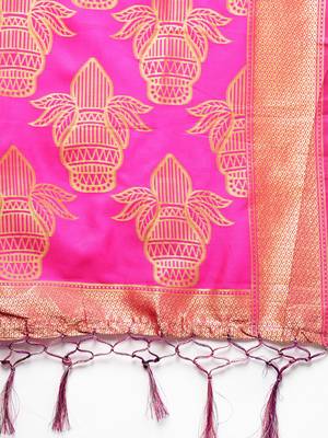 Pink woven art silk saree with blouse 3