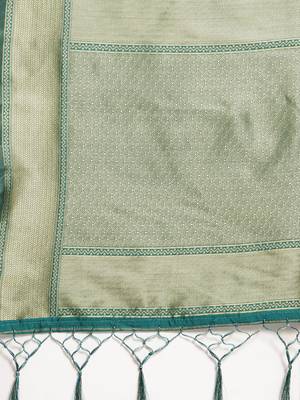 green woven art silk saree with blouse 3