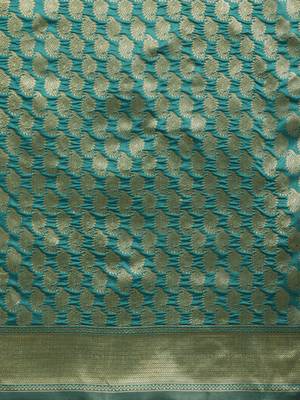 green woven art silk saree with blouse 4