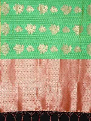 green woven art silk saree with blouse 3