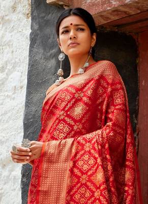 Maroon woven silk saree with blouse 2