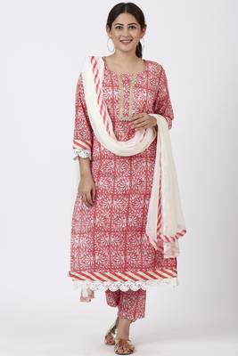 Raspberry Pink Floral Printed Kurti with Printed Pants and off white Chiffon Dupatta 1