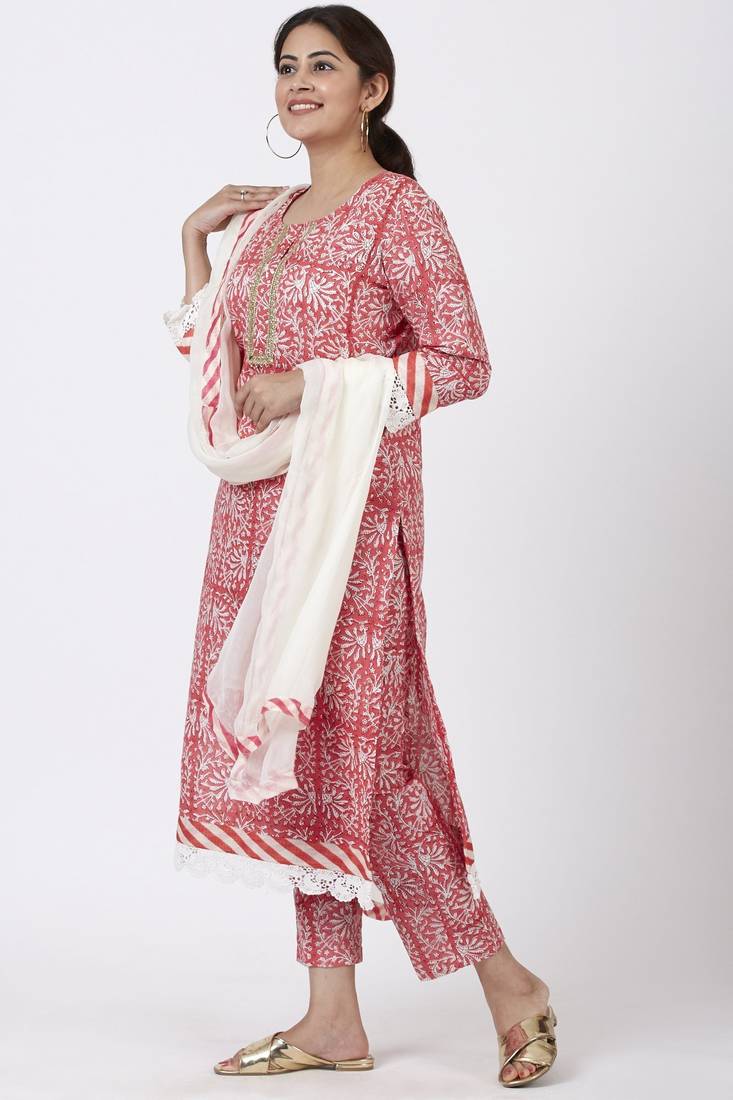 Raspberry Pink Floral Printed Kurti with Printed Pants and off white Chiffon Dupatta