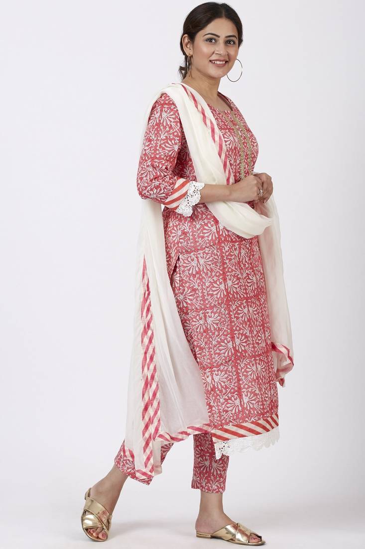 Raspberry Pink Floral Printed Kurti with Printed Pants and off white Chiffon Dupatta
