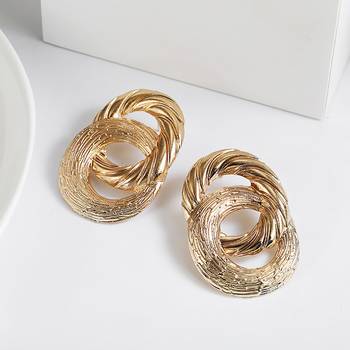 Gold earrings 3