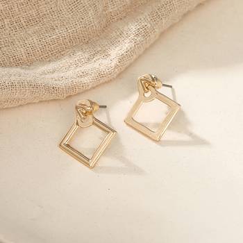Gold earrings 4