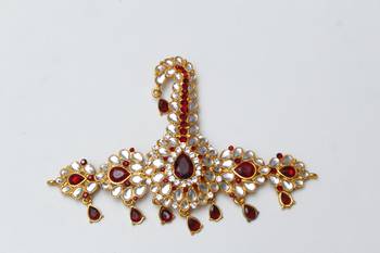 Red diamond brooch 1