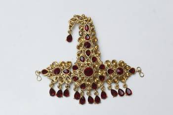 Red diamond brooch 1