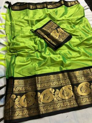 Green woven cotton saree with blouse 1
