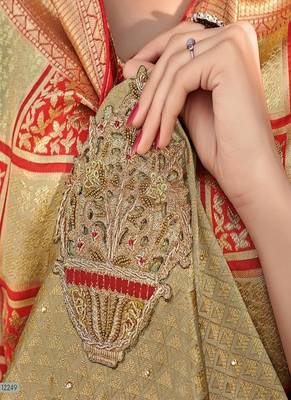 Beige woven banarasi silk saree with blouse 2