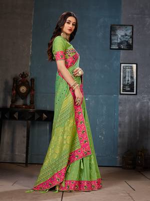 Green woven cotton silk saree with blouse 3