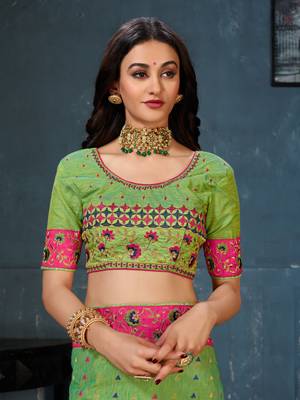 Green woven cotton silk saree with blouse 4