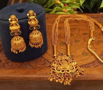 Gold necklaces 1