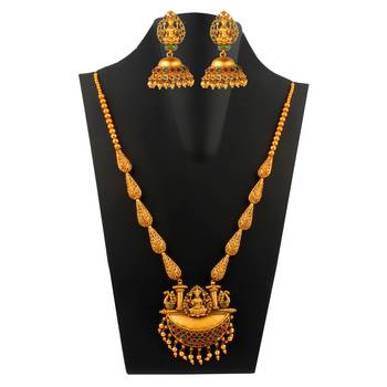 Gold necklaces 4