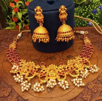Red necklaces 1