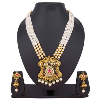 Gold emerald  necklaces 1