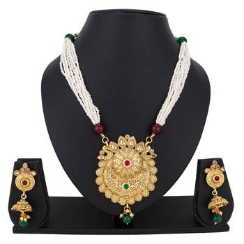 Gold emerald  necklaces 1