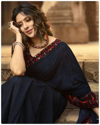 Navy blue printed georgette saree with blouse 2