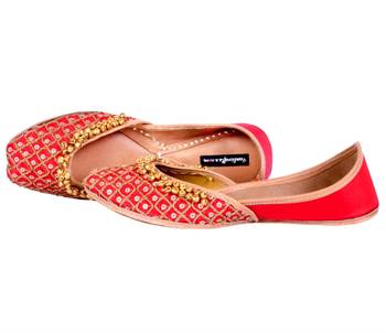 Red woven leather juttis 2