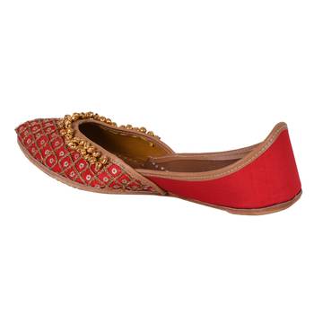 Red woven leather juttis 5